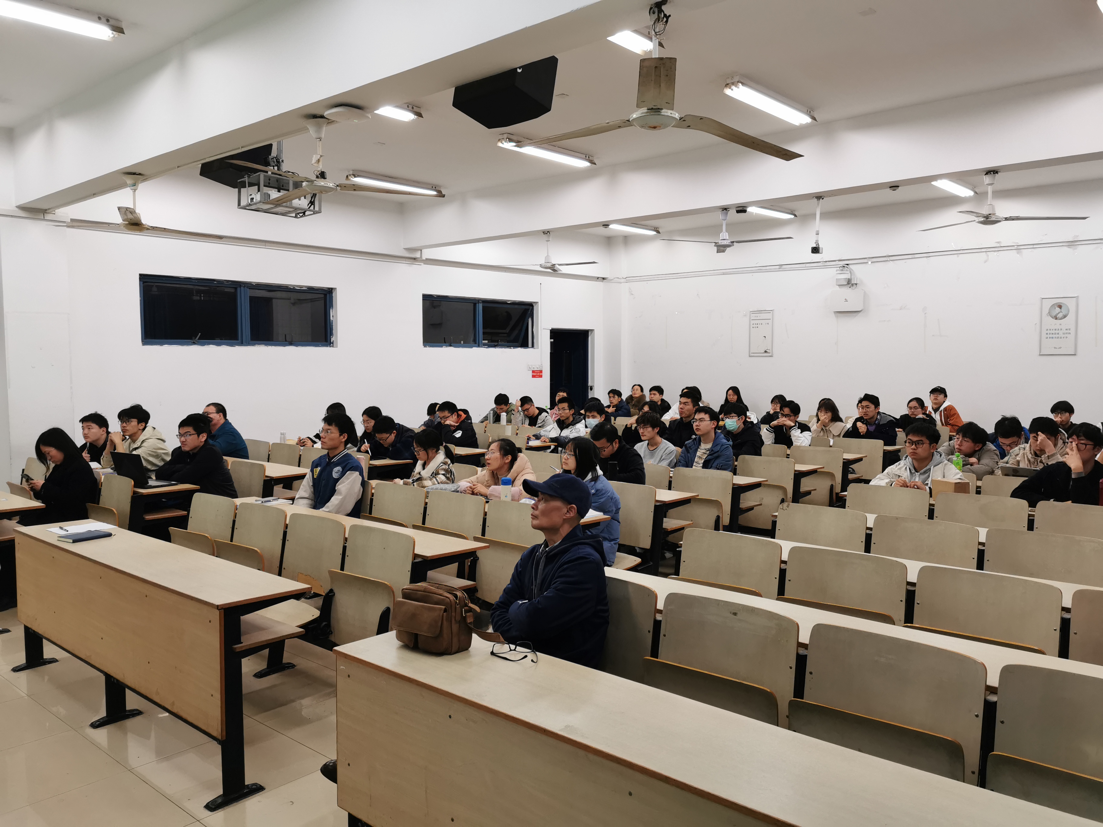 研途“邮”你，“芯”致远方--我院召开考研经验分享会